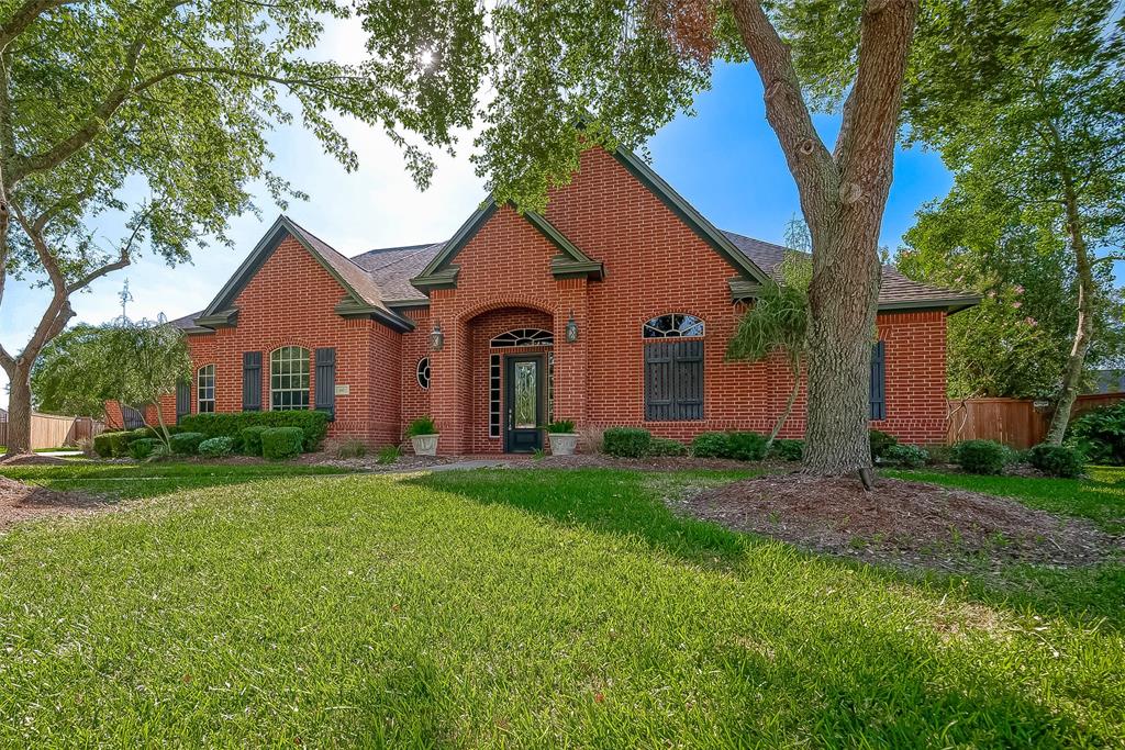 60 Scotch Pine Court, Lake Jackson, Texas image 3