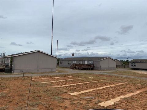 1080 W Highway 85 Dilley TX 78017