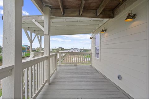 Single Family Residence in Crystal Beach TX 1233 Loop Road 4.jpg