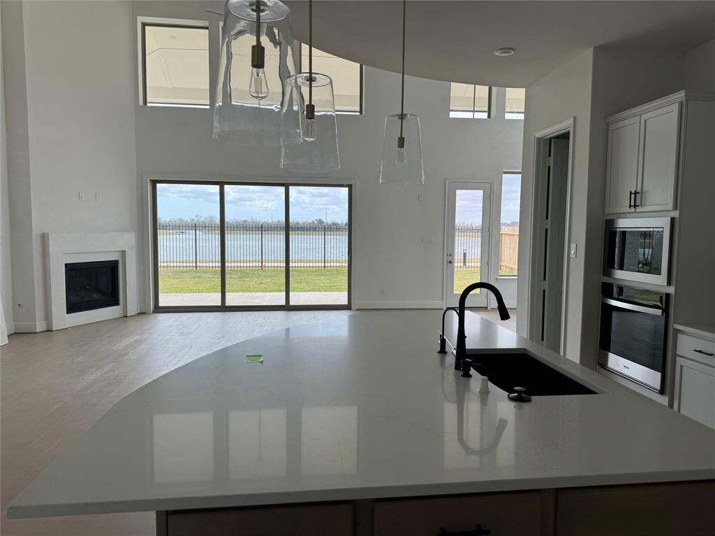 915 Wormwood Drive, League City, Texas image 3