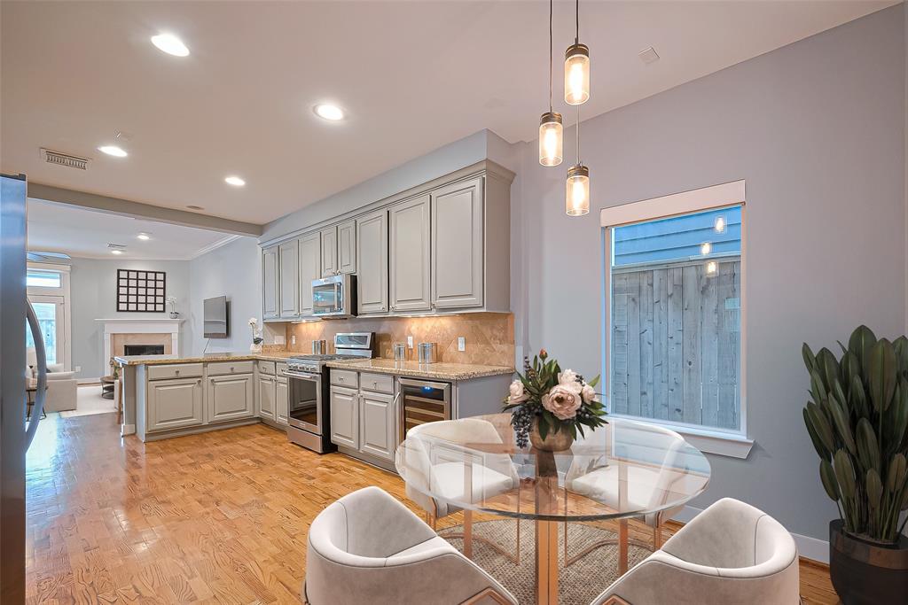 Houston, Texas 77007, United States, 3 Bedrooms Bedrooms, ,3 BathroomsBathrooms,Residential,Active,131716