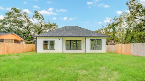 A home in Clute