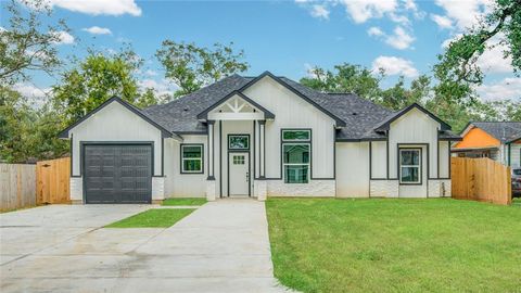 A home in Clute