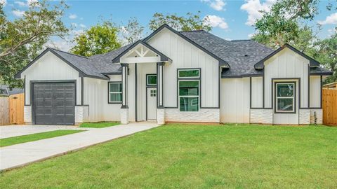 A home in Clute