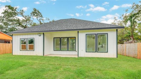 A home in Clute