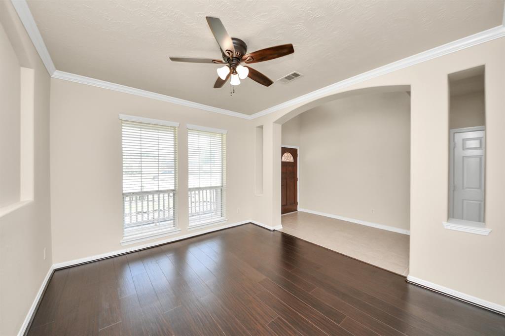 2304 Shadow Canyon Court, Pearland, Texas image 9