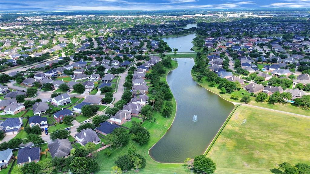 2304 Shadow Canyon Court, Pearland, Texas image 28
