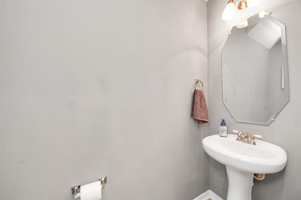 2304 Shadow Canyon Court, Pearland, Texas image 10