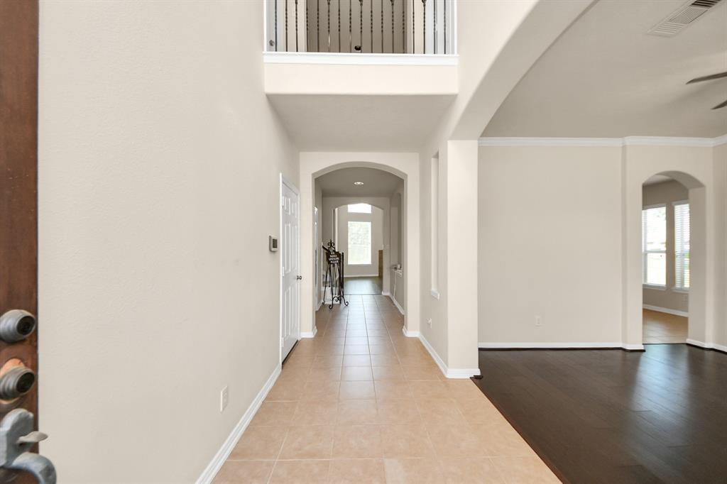 2304 Shadow Canyon Court, Pearland, Texas image 8