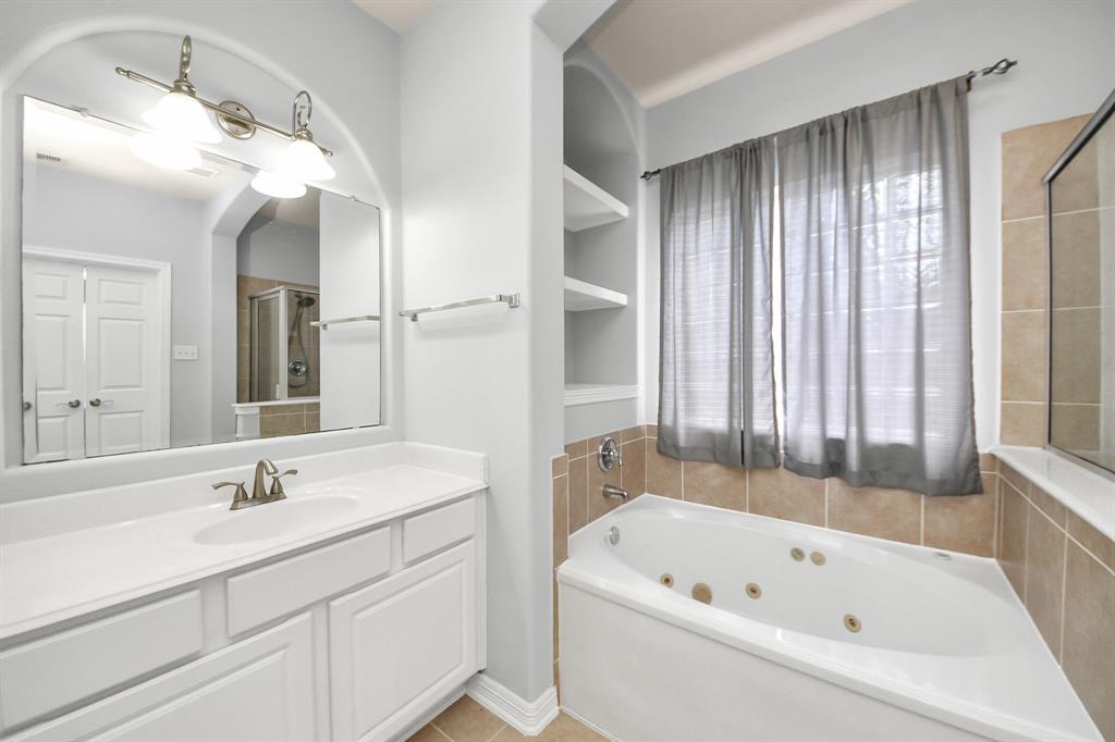 2304 Shadow Canyon Court, Pearland, Texas image 19