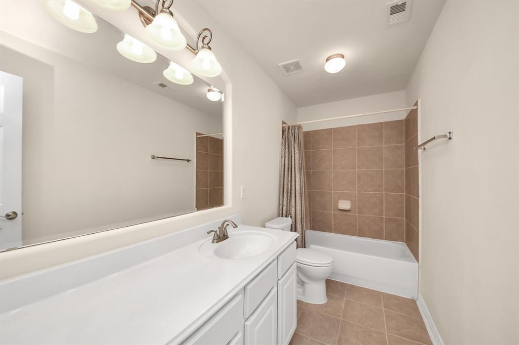 2304 Shadow Canyon Court, Pearland, Texas image 31