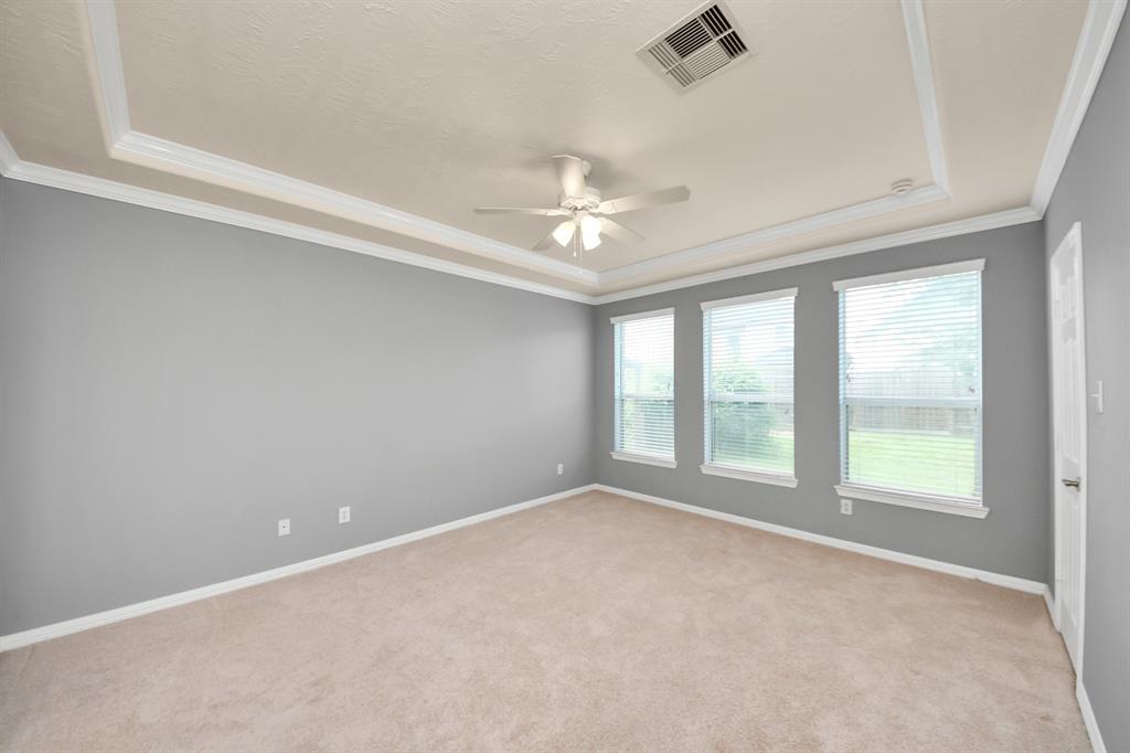 2304 Shadow Canyon Court, Pearland, Texas image 3