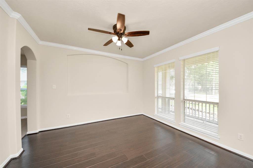 2304 Shadow Canyon Court, Pearland, Texas image 11