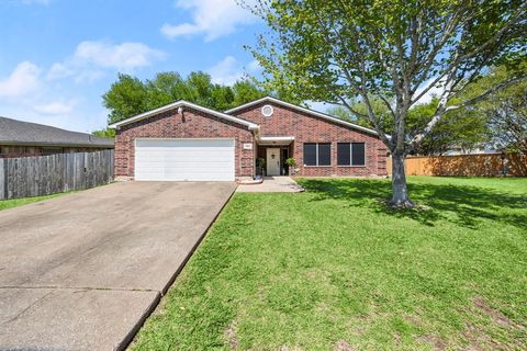 Single Family Residence in Willis TX 13314 Hilltop Circle.jpg