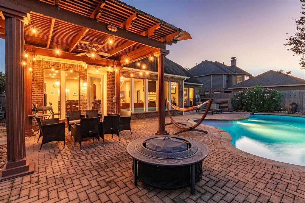 2505 Rockygate Lane, Friendswood, Texas image 12