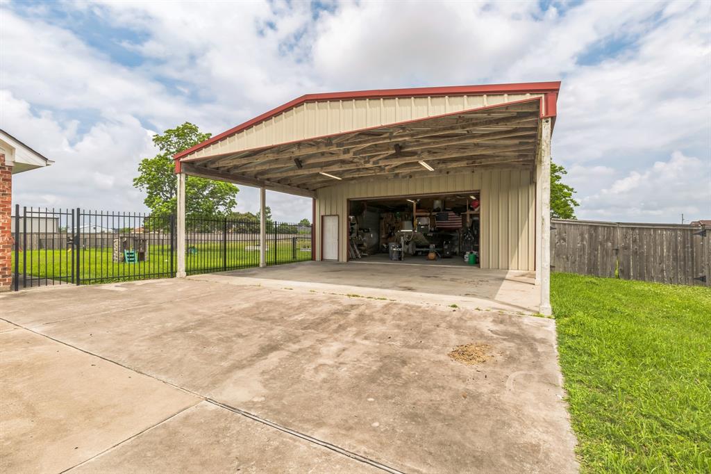 4219 Landon Lane, Baytown, Texas image 4