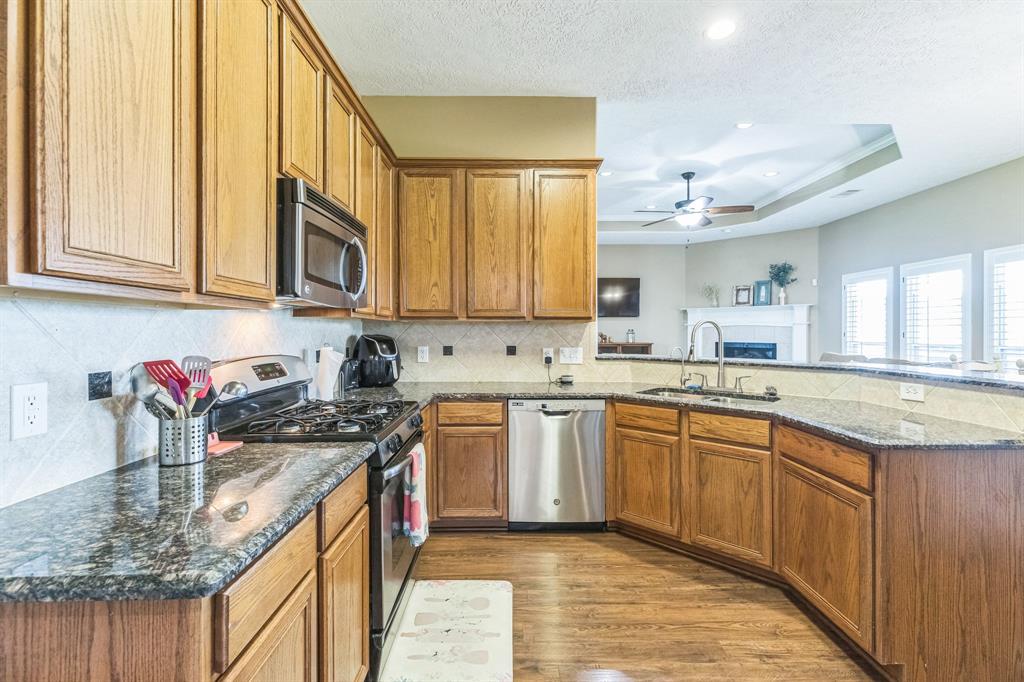 4219 Landon Lane, Baytown, Texas image 12