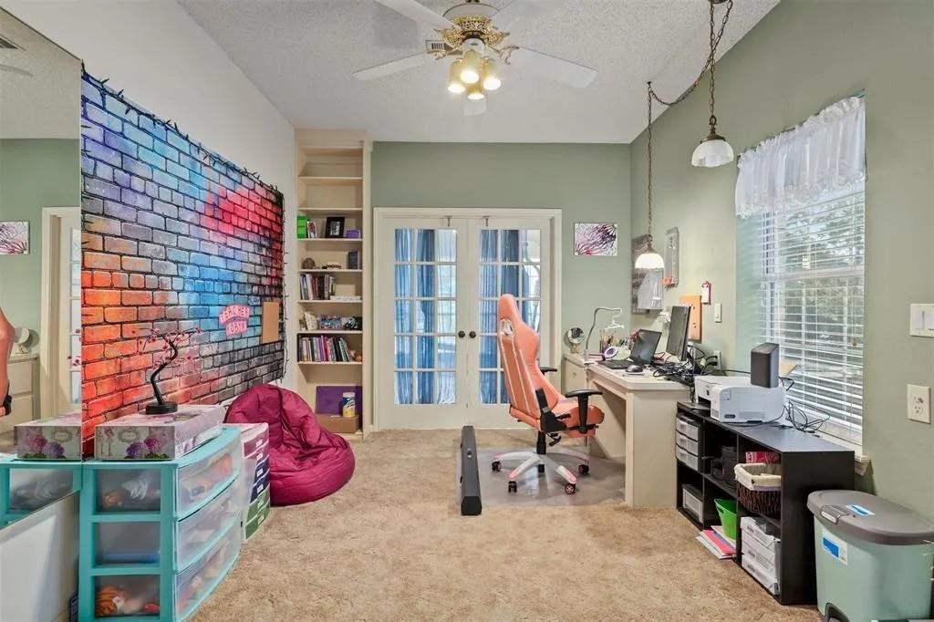 9011 Tavenor Ln