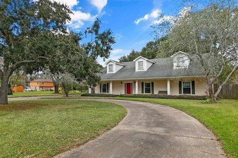 Photo of 9011 Tavenor Ln Ln, Houston, TX 77075 (MLS # 27608268) Photo of 9011 Tavenor Ln Ln, Houston, TX 77075 (MLS # 27608268)