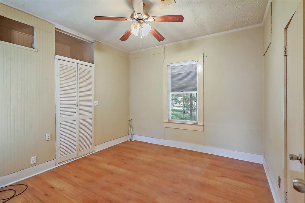 5422 1st Street, Crosby, Texas image 4
