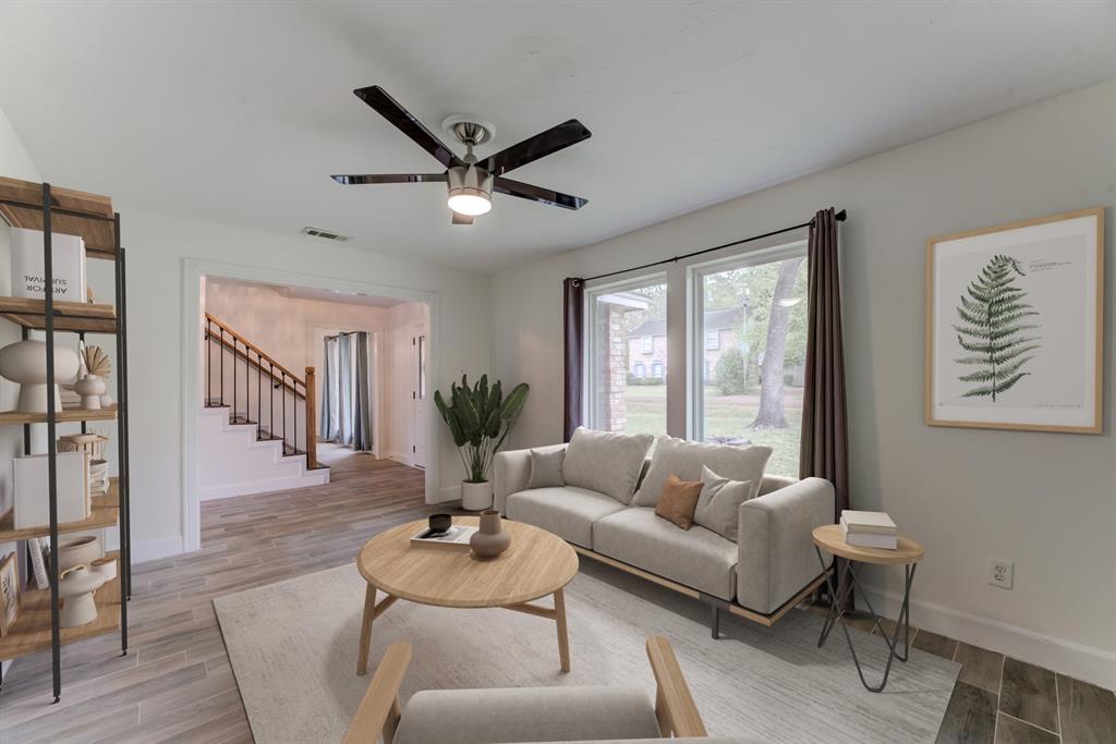 560 Landfall Lane, Conroe, Texas image 7
