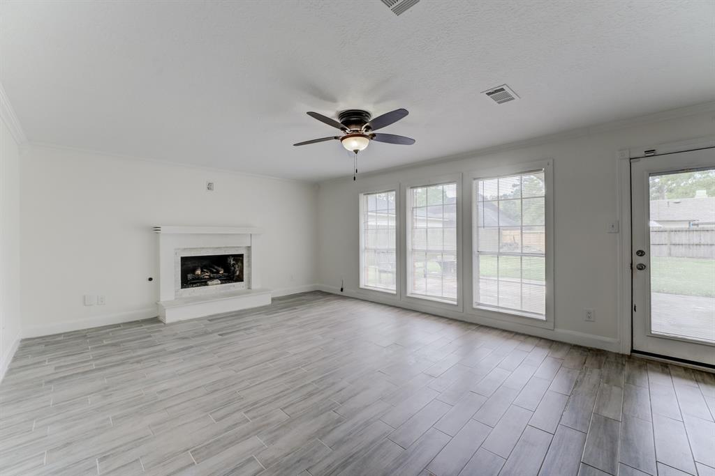 560 Landfall Lane, Conroe, Texas image 18