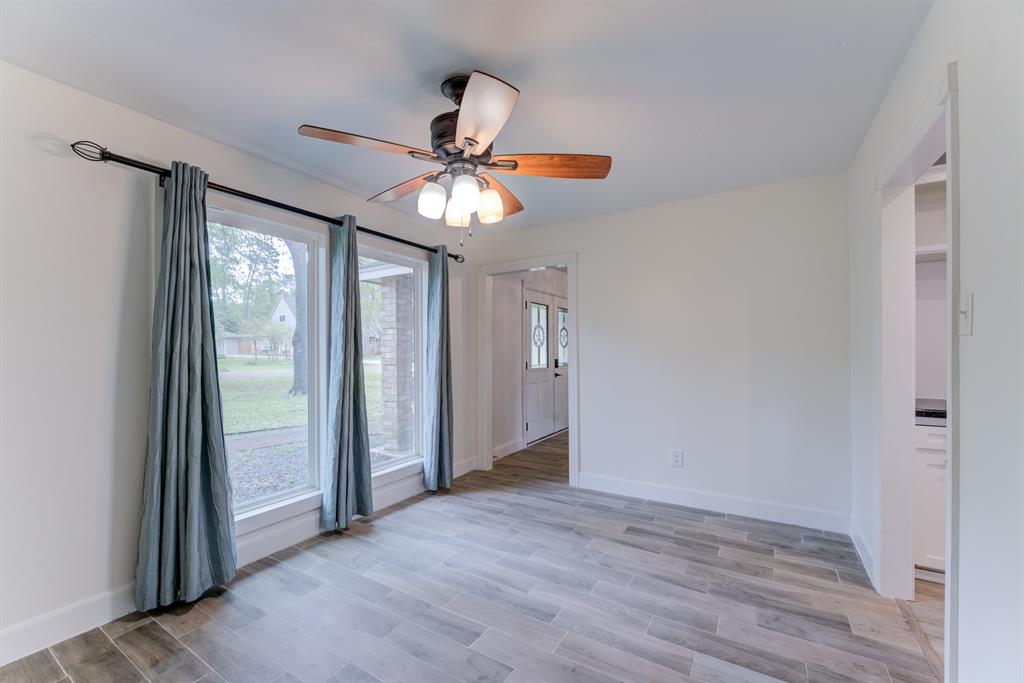 560 Landfall Lane, Conroe, Texas image 9