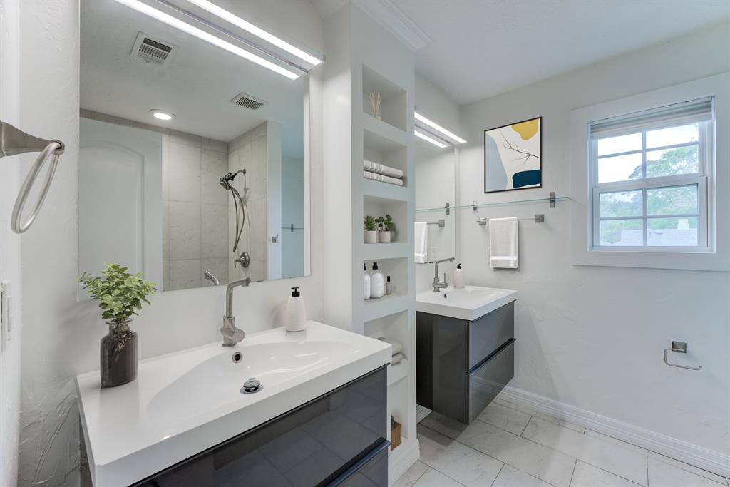 560 Landfall Lane, Conroe, Texas image 33