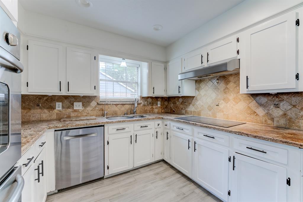 560 Landfall Lane, Conroe, Texas image 12