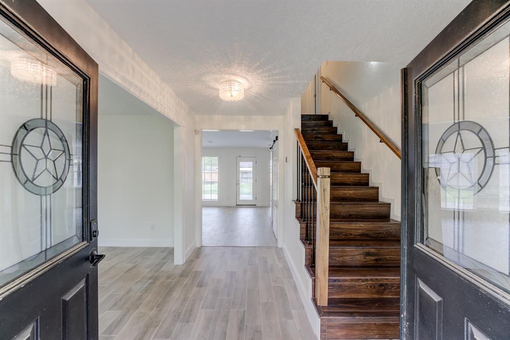 560 Landfall Lane, Conroe, Texas image 4