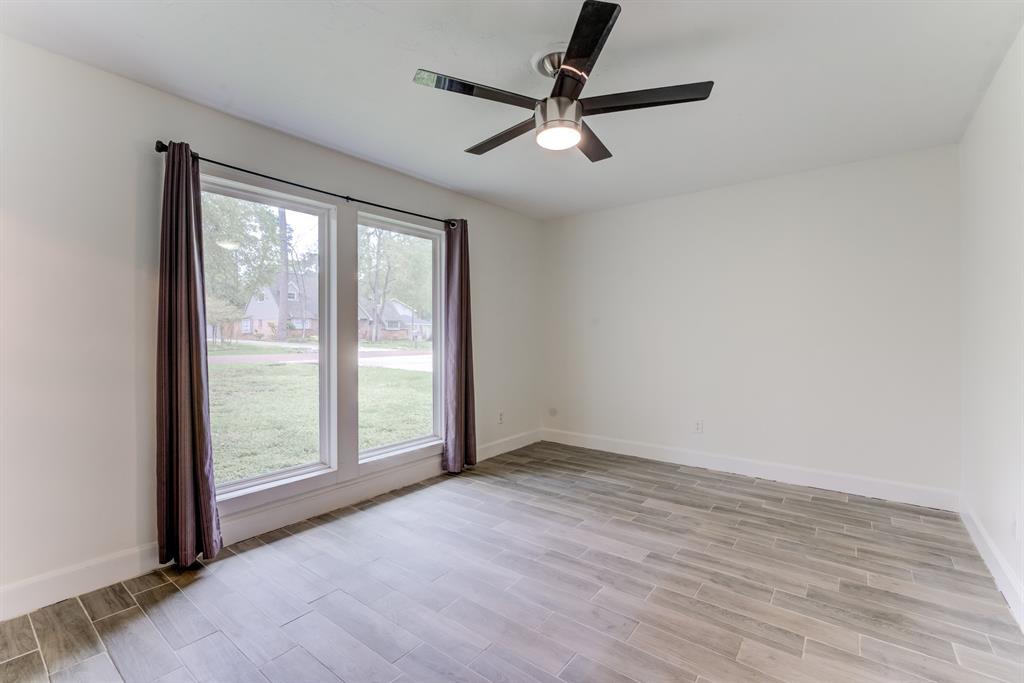 560 Landfall Lane, Conroe, Texas image 8