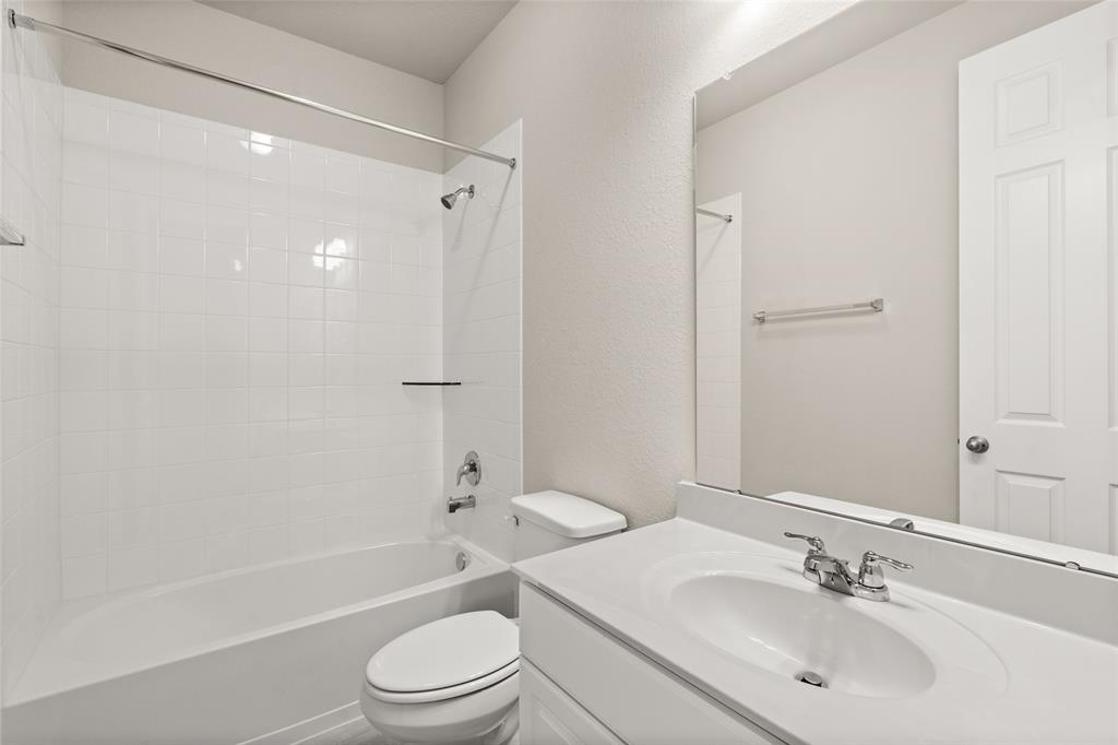 15726 Mountain Laurel Lane, Crosby, Texas image 5