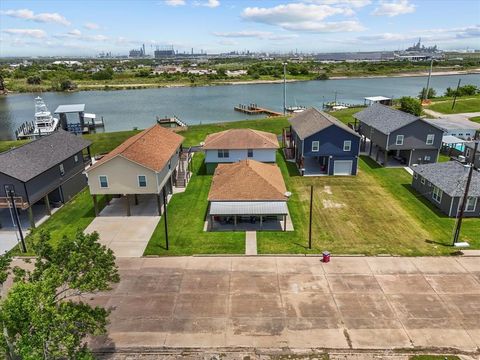 Homes For Sale - 614 W 1st Street<br/> Brazoria County, Freeport, TX 77541