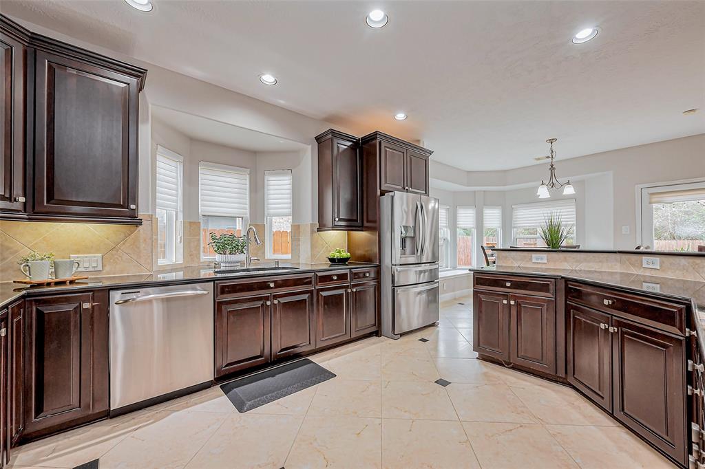 7518 Finn Way Drive, Humble, Texas image 8