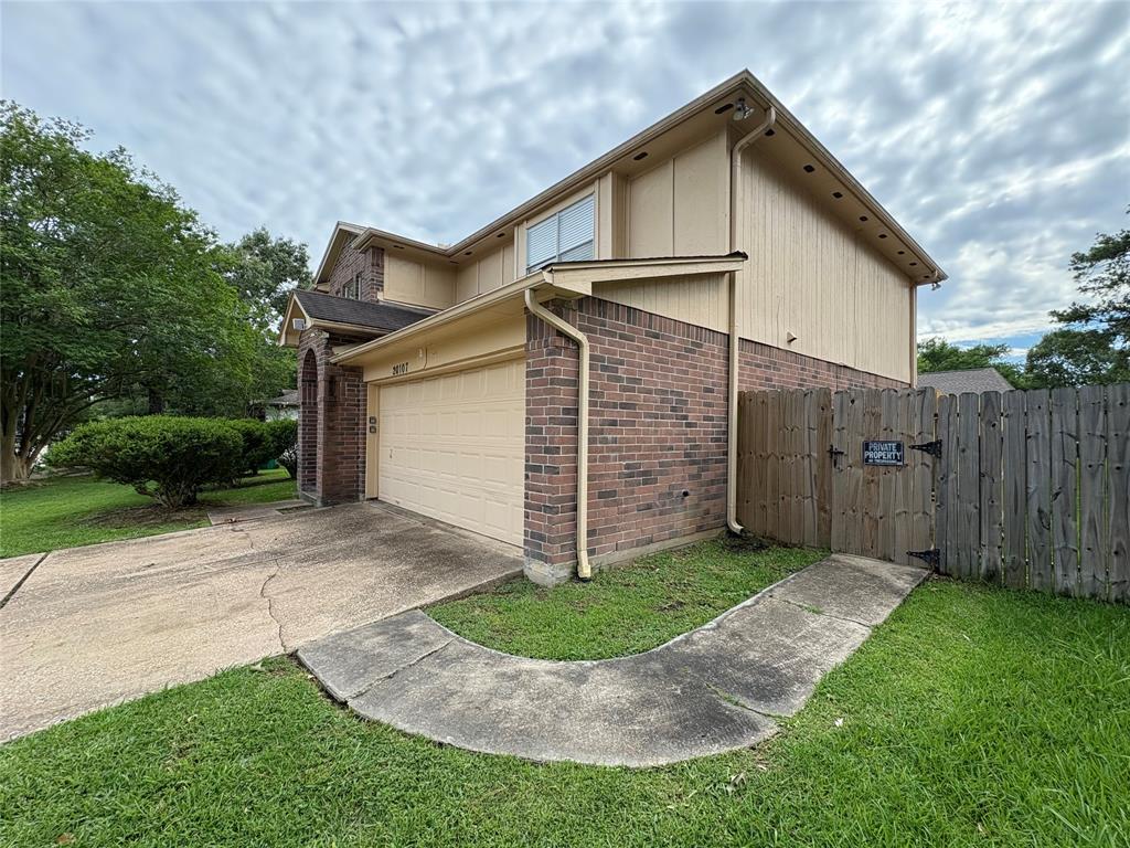 20107 Bambiwoods Drive, Humble, Texas image 3