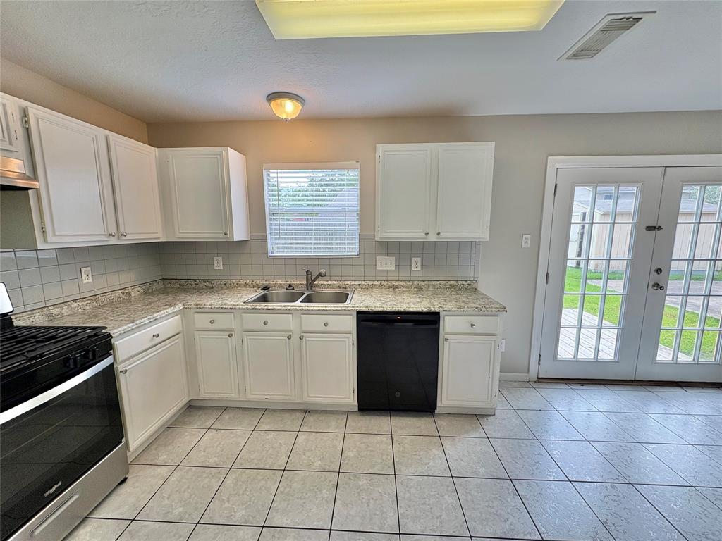 20107 Bambiwoods Drive, Humble, Texas image 4