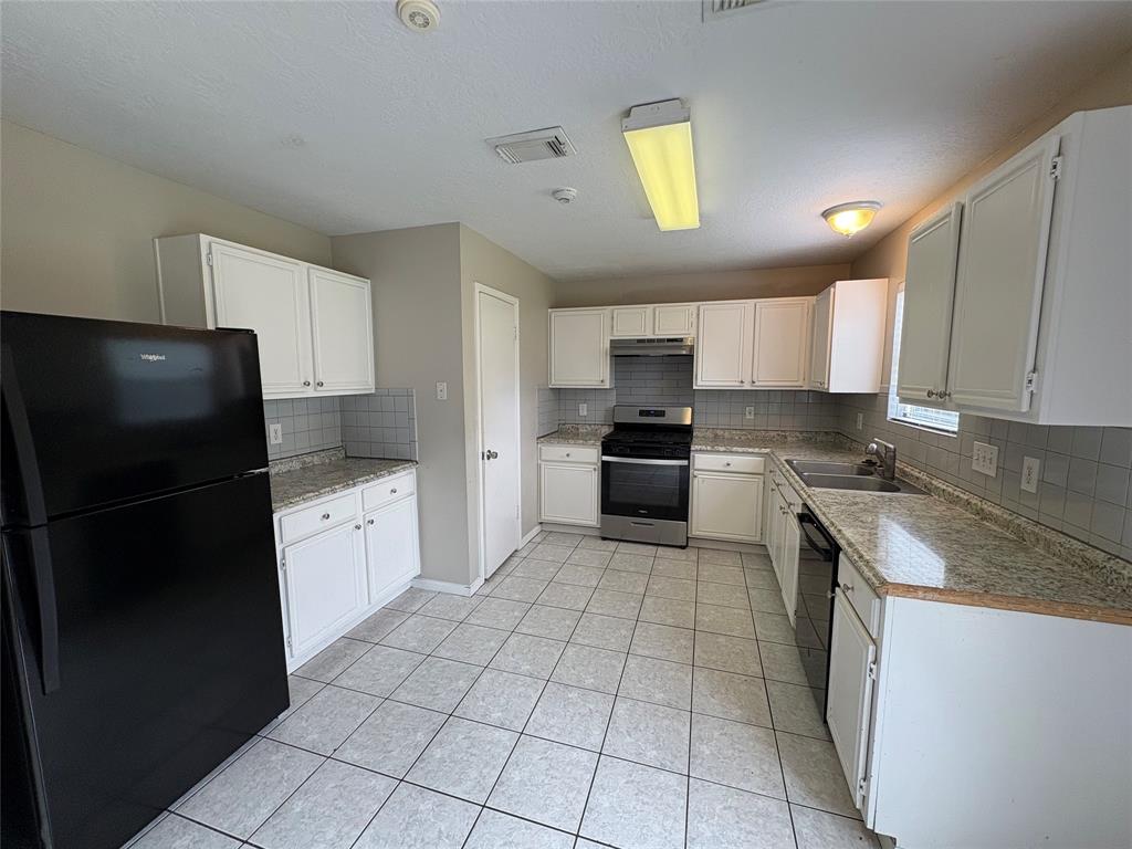 20107 Bambiwoods Drive, Humble, Texas image 5