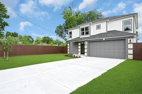 Single Family Residence in Houston TX 8202 Willow Street 2.jpg
