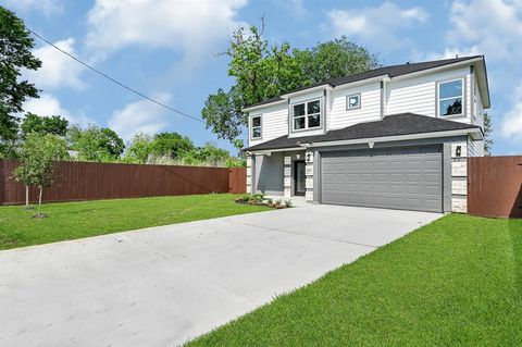 Single Family Residence in Houston TX 8202 Willow Street 4.jpg