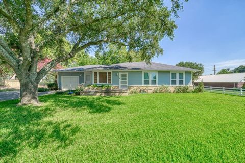 Photo of 1524 Highway 159 W, Bellville, TX 77418 (MLS # 35939843)