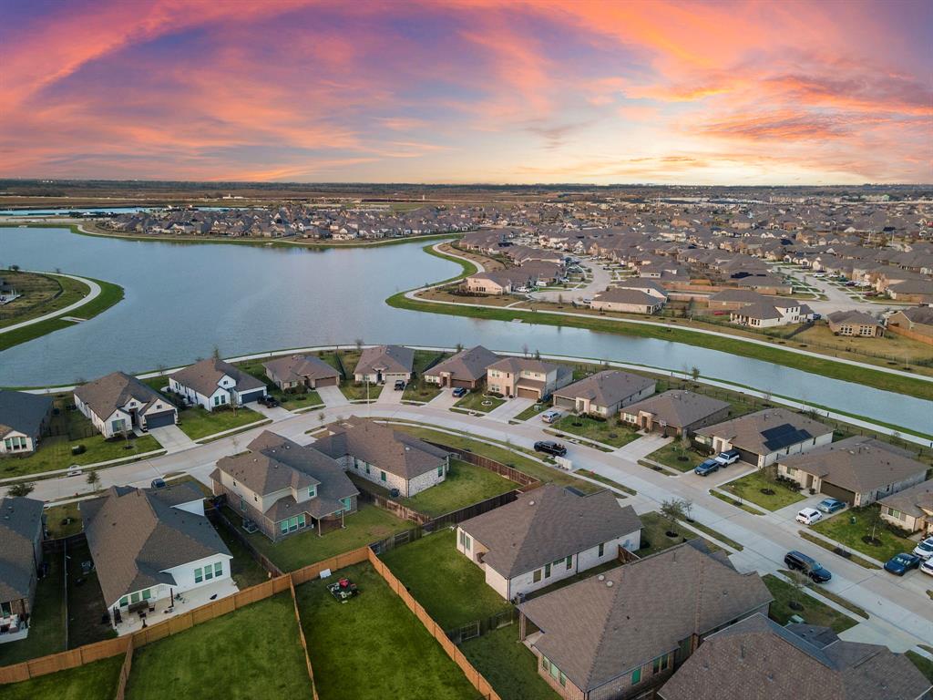 2621 Vanilla Sky Lane, La Marque, Texas image 32
