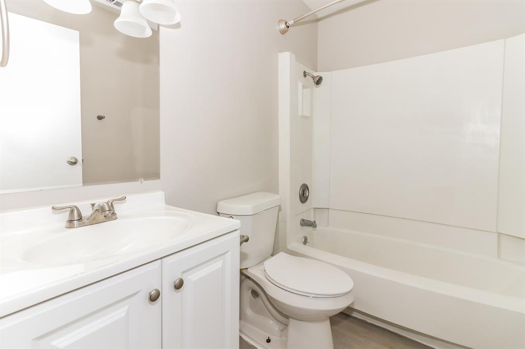 3403 Meadowview Drive, Missouri City, Texas image 19