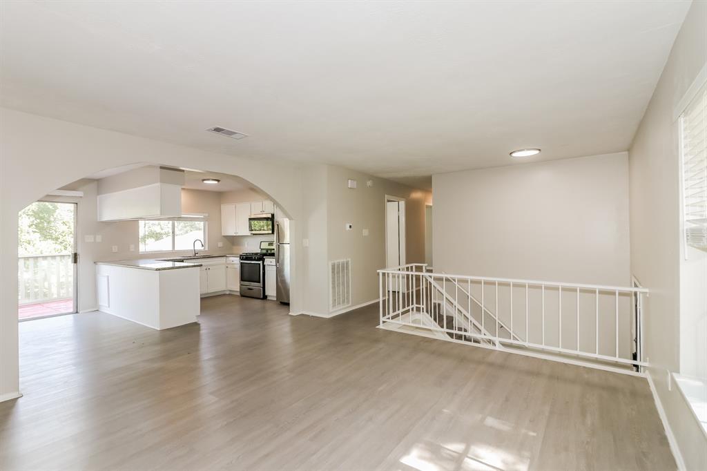 3403 Meadowview Drive, Missouri City, Texas image 11