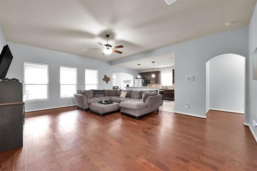 971 Gowan Drive, Conroe, Texas image 5