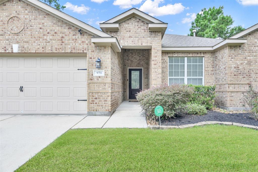 971 Gowan Drive, Conroe, Texas image 3