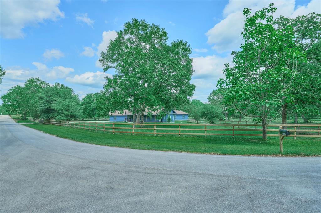 27548 N Log Cabin Road, Montgomery, Texas image 2