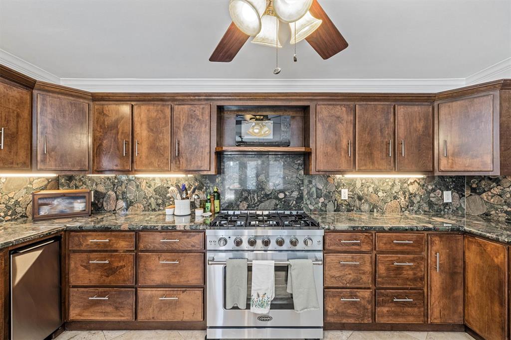 36 Lakeview Drive, Galveston, Texas image 11
