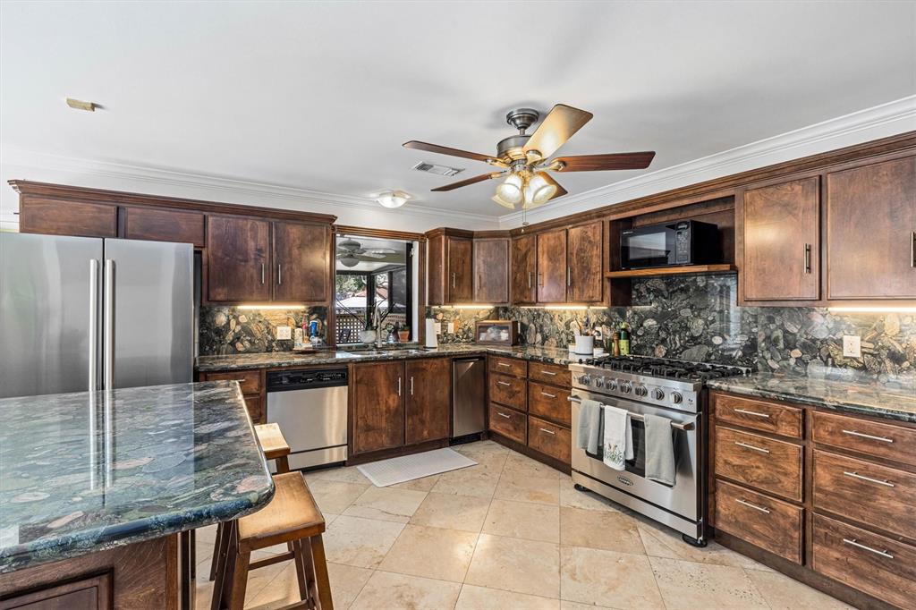 36 Lakeview Drive, Galveston, Texas image 9