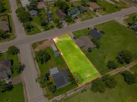 Photo of 727 W Broad Street, Freeport, TX 77541 (MLS # 11881007) Photo of 727 W Broad Street, Freeport, TX 77541 (MLS # 11881007)