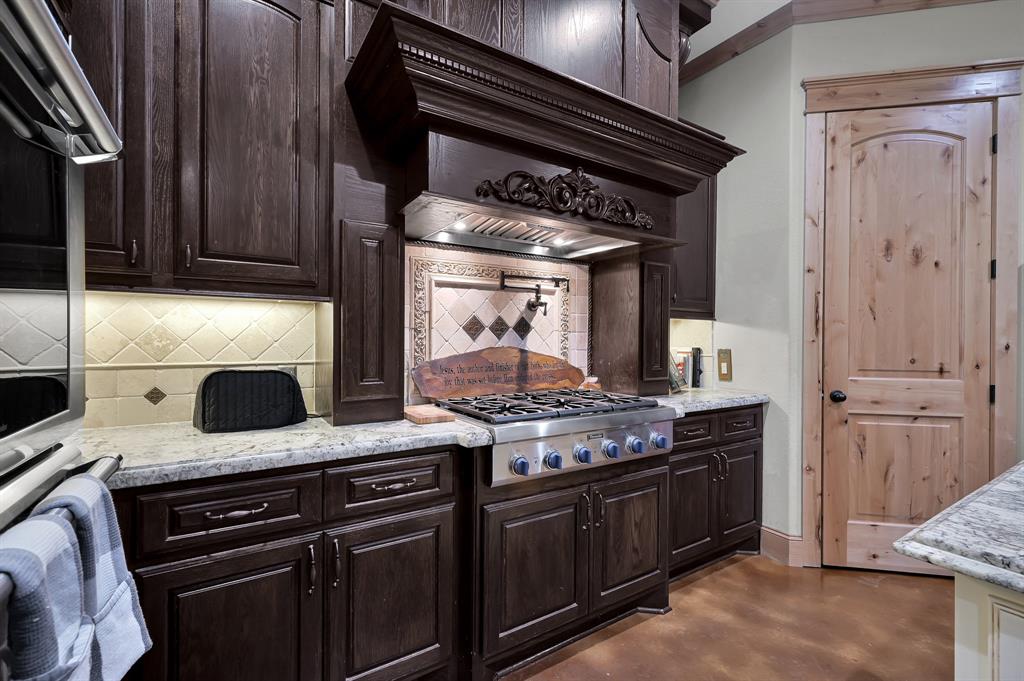 9948 Roda Drive, Conroe, Texas image 12
